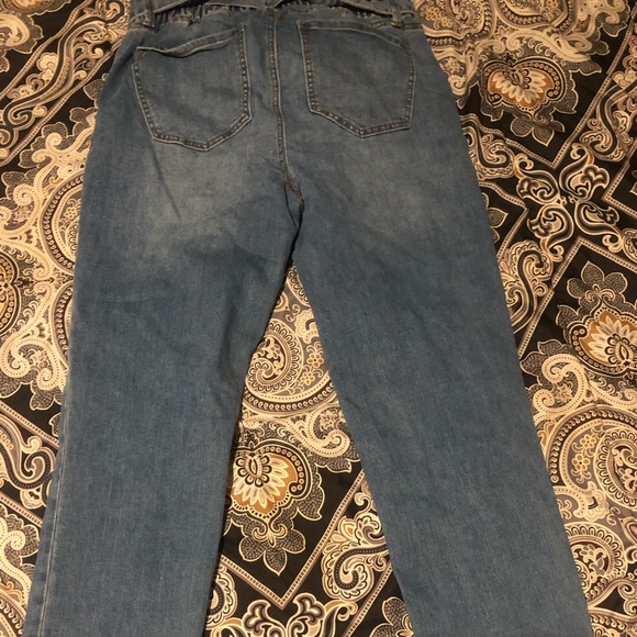 Bowtie Jeans - Picture 3 of 3